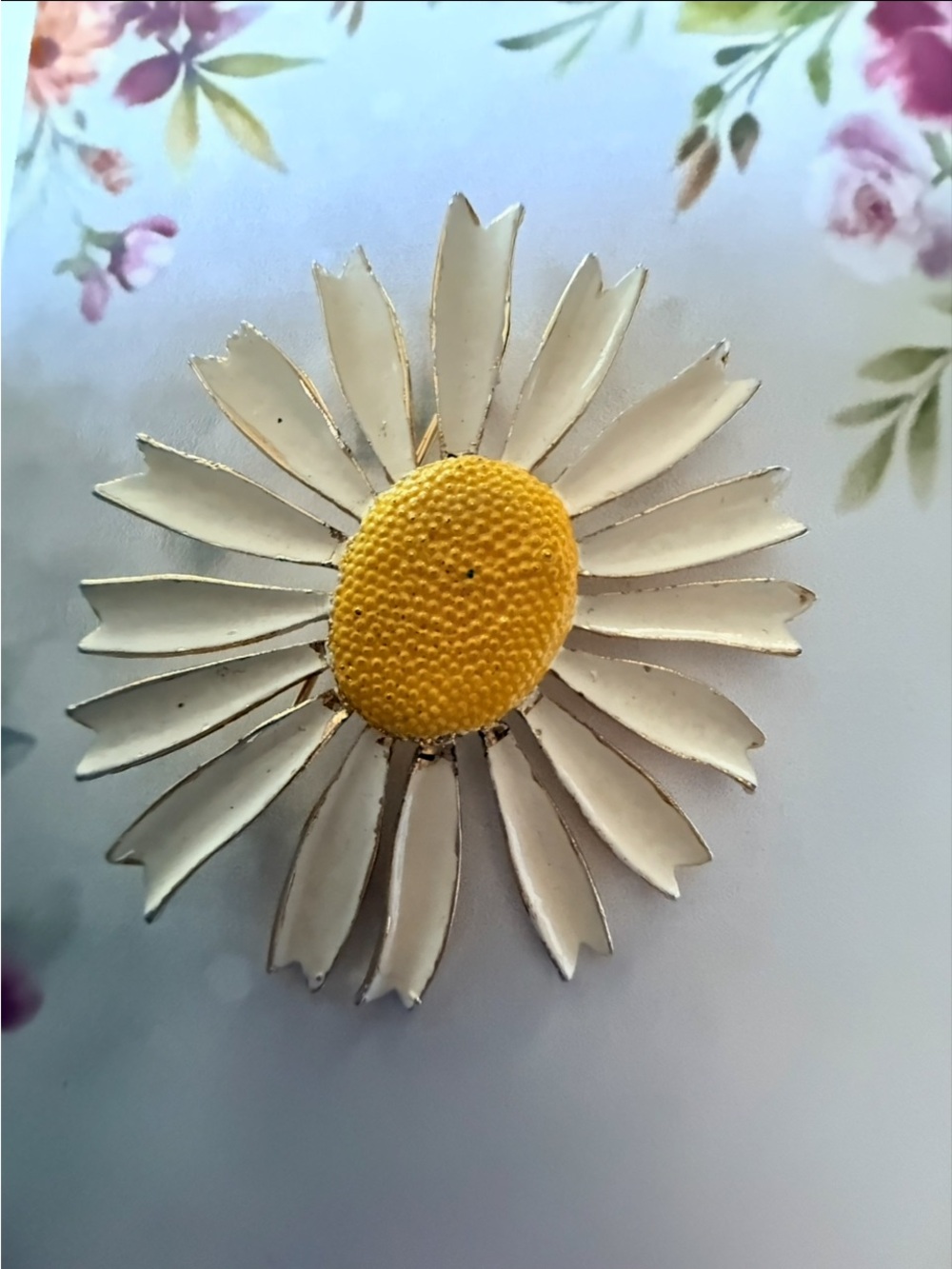 White and Yellow Daisy Enamel Brooch.
